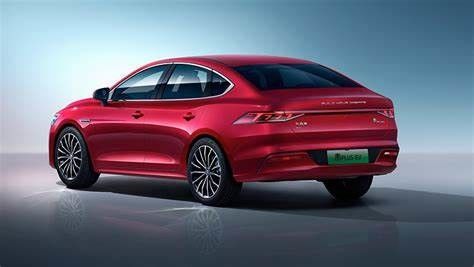 carros elétricos de tamanho médio de 400km