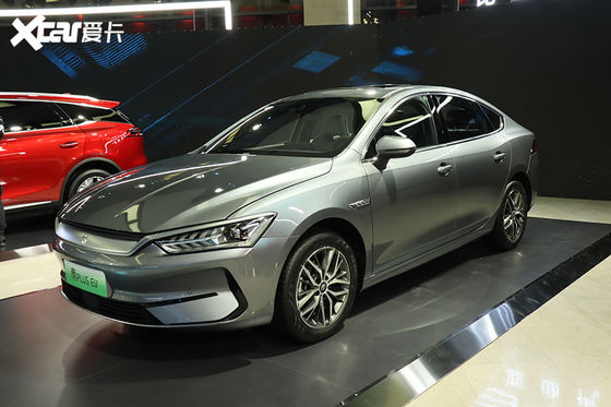 carros elétricos de tamanho médio de 400km