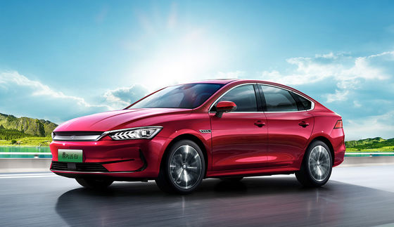 carros elétricos de tamanho médio de 400km