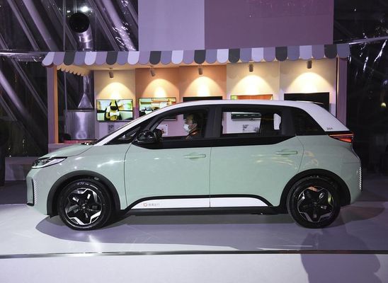 130km/h veículos elétricos elétricos médios inteligentes da movimentação de quatro rodas de carros BYD D1