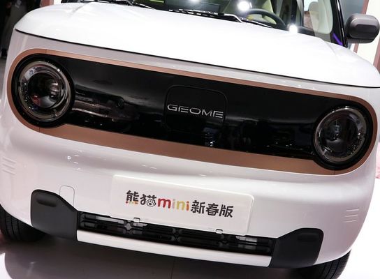 Carro com porta traseira New Energy elétrico 120km NEDC dos assentos dos carros 4 de Geely Panda Mini EV