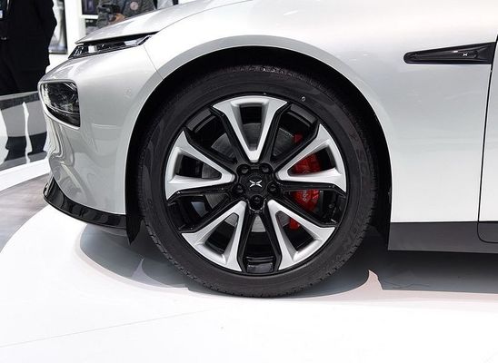 Carro elétrico Xpeng P7 Nedc 2WD 4WD 480 da limusina inteligente escala de 586 670 706km