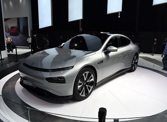 Carro elétrico Xpeng P7 Nedc 2WD 4WD 480 da limusina inteligente escala de 586 670 706km