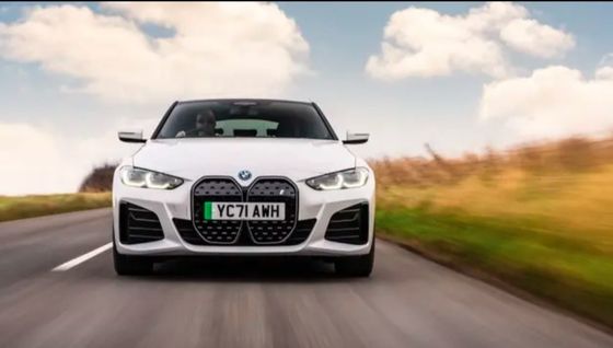 A mais recente e a tração nas quatro rodas do BMW i4 com motores elétricos duplos e porta-malas disponível