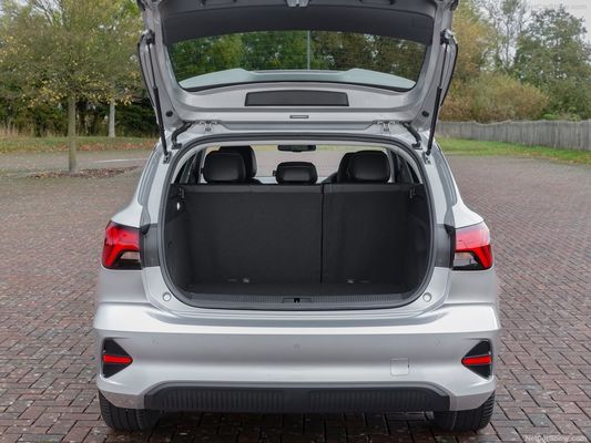 O carro elétrico MG 5 EV com uma autonomia decente de 344 km e capacidade de carregamento super