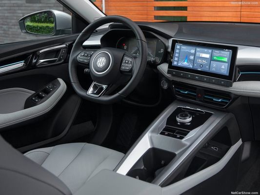 O carro elétrico MG 5 EV com uma autonomia decente de 344 km e capacidade de carregamento super