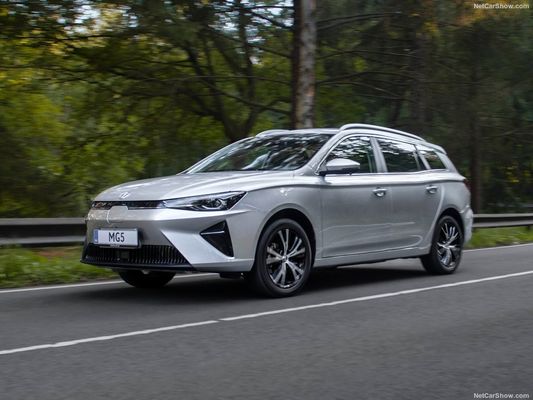 O carro elétrico MG 5 EV com uma autonomia decente de 344 km e capacidade de carregamento super