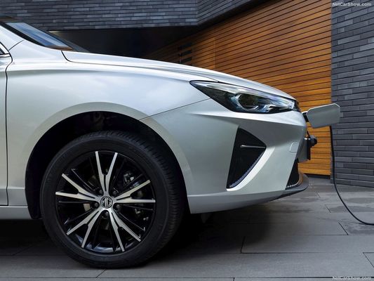 O carro elétrico MG 5 EV com uma autonomia decente de 344 km e capacidade de carregamento super