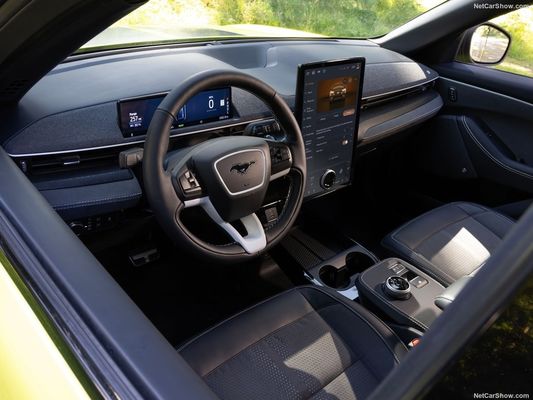 Suspensão de Rally única, Carro Familiar Fora Sentimento de Corrida no Ford Mustang Mach-E Rally (2024) 480 cavalos