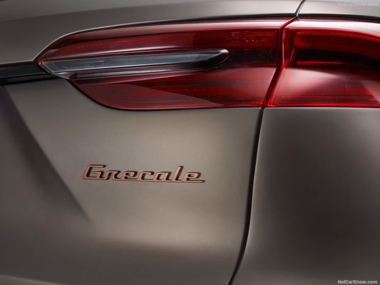 Carro puro elétrico de nova energia com 450 autonomia e velocidade máxima 325 km/h no Maserati Gran Turismo Folgore