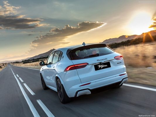 Carro puro elétrico de nova energia com 450 autonomia e velocidade máxima 325 km/h no Maserati Gran Turismo Folgore