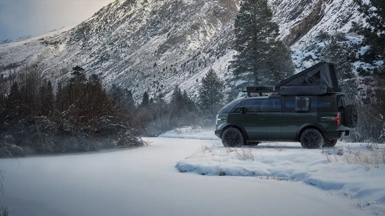 Uma picape trcuk Canoo construída para esse fim, com uma cama de 8 pés e espaço de armazenamento interno amplo.