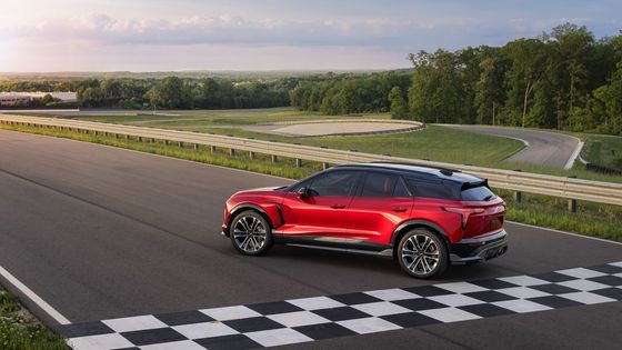 O primeiro SUV totalmente elétrico da Chevrolet, o Chevrolet Blazer EV 2024, oferece 557 cavalos de potência e 324 milhas de autonomia.