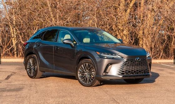 SUV crossover de luxo 2024 Lexus RX 450h+ PHEV com 37 milhas de alcance elétrico