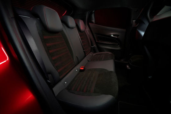 O carro compacto mais desportivo Alfa Romeo Primeiro EV Milano Com 2 opções de transmissão 156ph&240ph WLTC 240miles