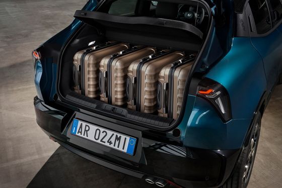 O carro compacto mais desportivo Alfa Romeo Primeiro EV Milano Com 2 opções de transmissão 156ph&240ph WLTC 240miles