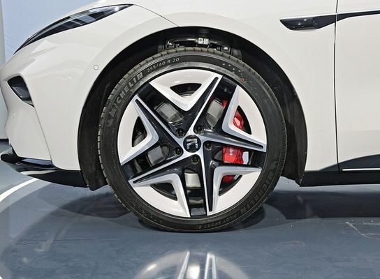 Veículo elétrico puro Feifan F7 vem com carregamento gratuito da bateria e troca para a vida 500km RWD drivetrain carro elétrico