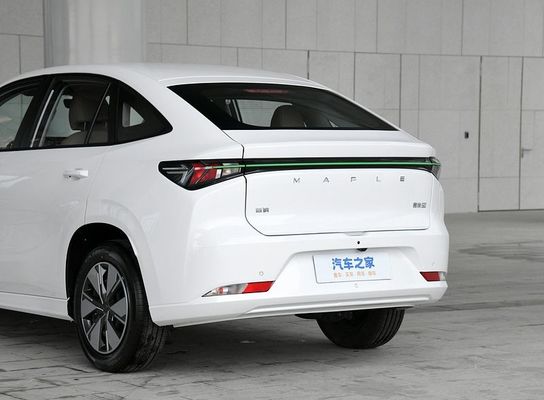 Veículo elétrico puro Geely Cao Cao 60 EV com baterias intercambiáveis e um alcance de 415 Km & 150 km / h velocidade máxima carregamento rápido