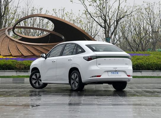Veículo elétrico puro Geely Cao Cao 60 EV com baterias intercambiáveis e um alcance de 415 Km & 150 km / h velocidade máxima carregamento rápido