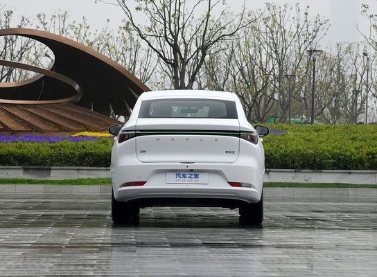 Veículo elétrico puro Geely Cao Cao 60 EV com baterias intercambiáveis e um alcance de 415 Km & 150 km / h velocidade máxima carregamento rápido