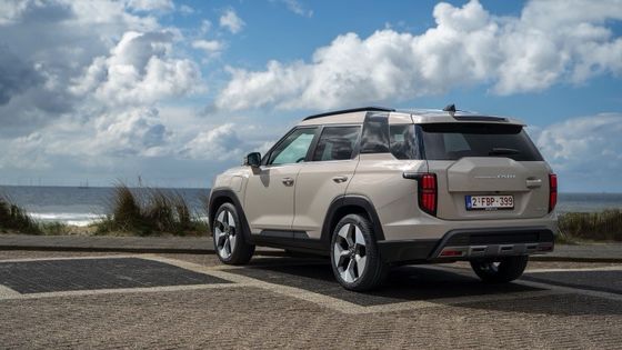 Veículo elétrico puro KGM Torres EVS 109mph Velocidade máxima 152kw 207PS Potência máxima pronta para ir Carro elétrico puro