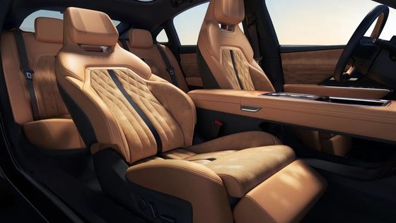 O primeiro veículo puramente elétrico Mazda EZ-6 é um elegante sedã com tração traseira