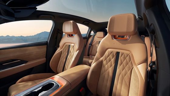 O primeiro veículo puramente elétrico Mazda EZ-6 é um elegante sedã com tração traseira