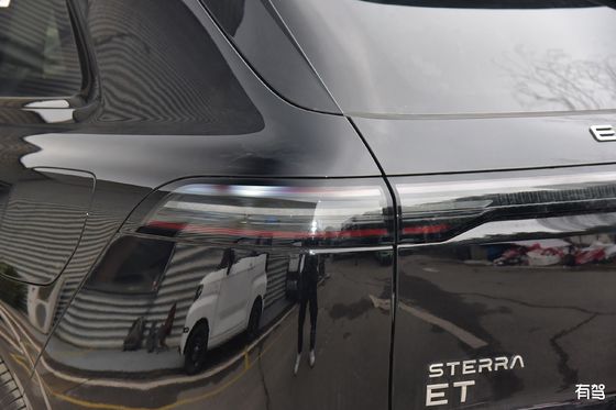 Veículo eléctrico com aceleração de 0-100 km/h