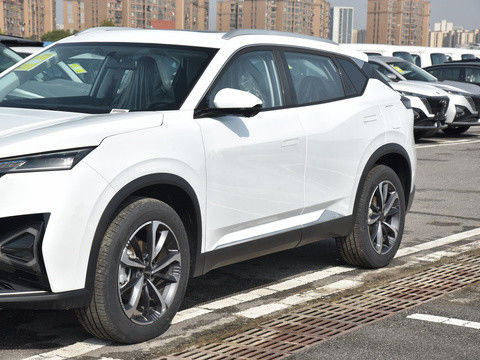 2024 Novo híbrido Dongfeng Forthing Haohan PHEV 1.5t Fwd Veículo SUV compacto de 5 lugares Veículo híbrido elétrico a gasolina