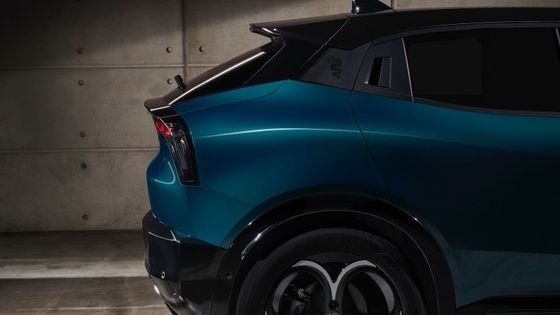 Primeiro carro compacto Alfa Romeo Junior Elétrico com bateria de 54,8kwh e uma potência máxima de 158kW, até 345 milhas de autonomia