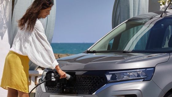 Posição de condução confortável e cabine prática com bom valor Nissan Townstar MPV Pure Ev com WLTP 285km