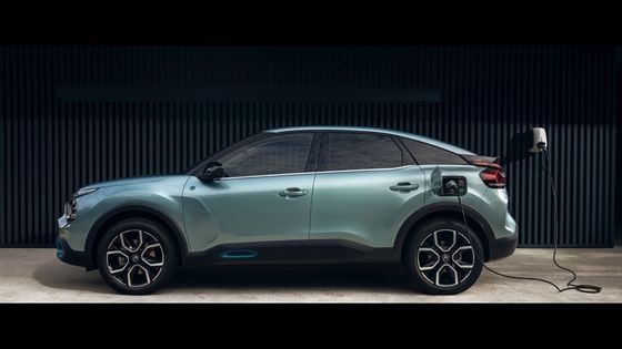 E-C4 da Citroën com 115kw (156ps) Potência A 150km/h Velocidade máxima Bateria de íons de lítio 54kwh