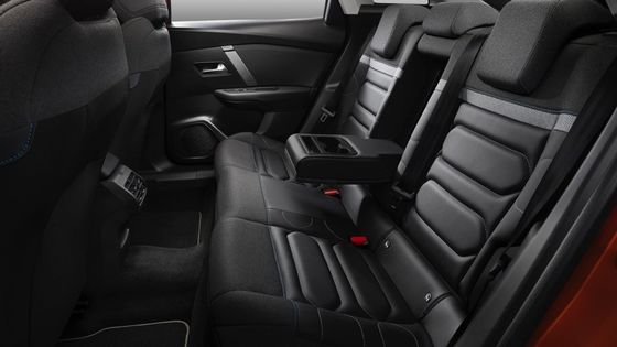 E-C4 da Citroën com 115kw (156ps) Potência A 150km/h Velocidade máxima Bateria de íons de lítio 54kwh