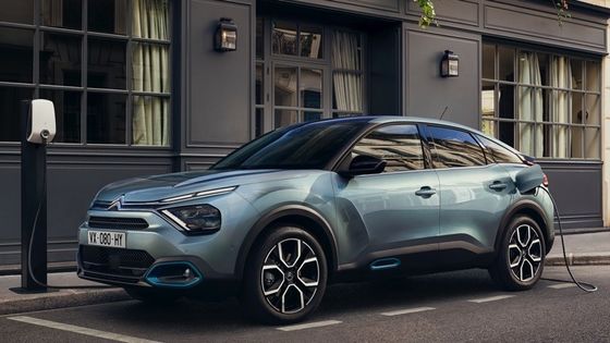 E-C4 da Citroën com 115kw (156ps) Potência A 150km/h Velocidade máxima Bateria de íons de lítio 54kwh