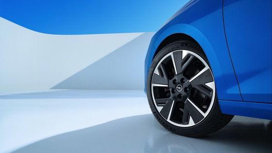 Veículo elétrico de condução confortável na Opel Astra Electric com bateria de 54kwh 150kw de potência do motor a 170km / h velocidade máxima