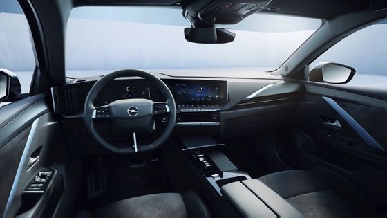 Veículo elétrico de condução confortável na Opel Astra Electric com bateria de 54kwh 150kw de potência do motor a 170km / h velocidade máxima