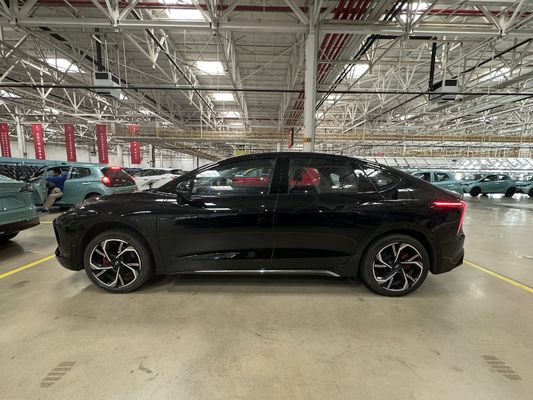 RHD 2024 JMEV Yi GSE Carros elétricos com alcance de 430 km 118kw Potência máxima