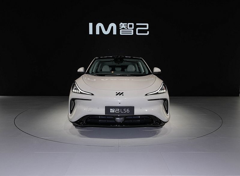 Zhiji LS6 Potência máxima de 575kw Todos os carros elétricos com velocidade máxima de 252kmh Veículo esportivo elétrico
