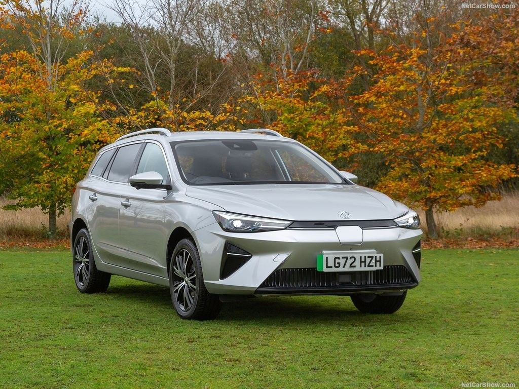 O carro elétrico MG 5 EV com uma autonomia decente de 344 km e capacidade de carregamento super