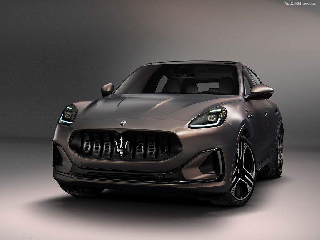 Carro puro elétrico de nova energia com 450 autonomia e velocidade máxima 325 km/h no Maserati Gran Turismo Folgore