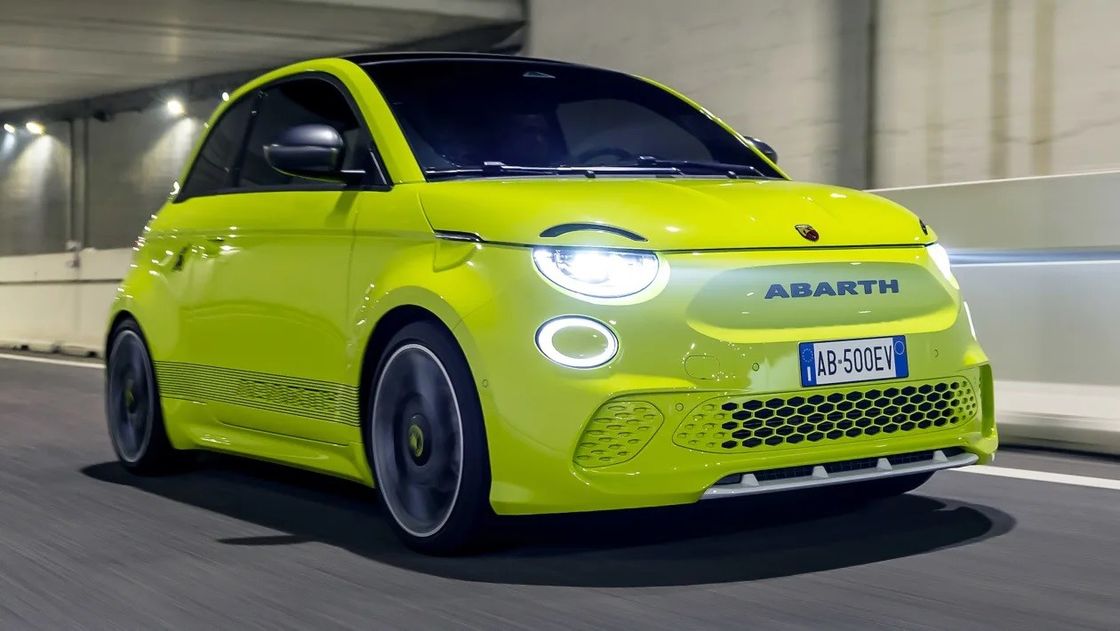 Lindo e desportivo no Abarth 500e Hot Hatchback Carro Elétrico tão divertido quanto a gasolina 152P.S Potência do motor