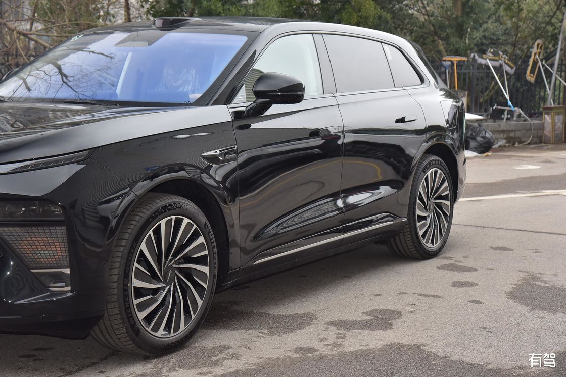 Veículo eléctrico com aceleração de 0-100 km/h