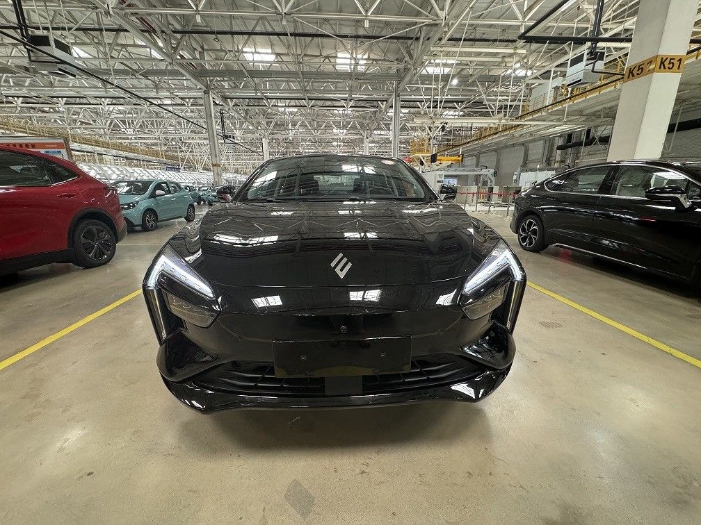 RHD 2024 JMEV Yi GSE Carros elétricos com alcance de 430 km 118kw Potência máxima